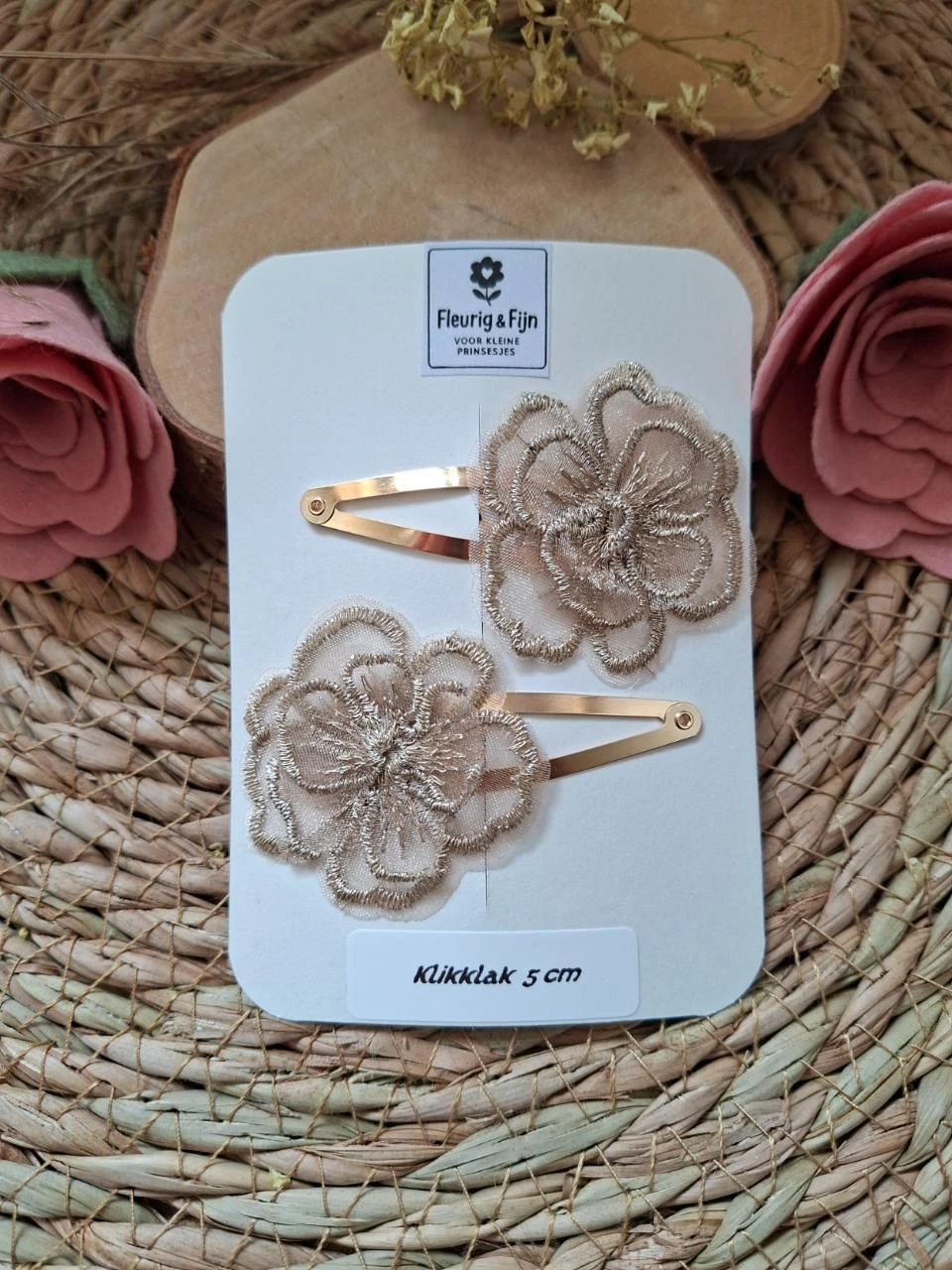 2 goudkleurige kanten bloemen op een klikklak van 5 cm